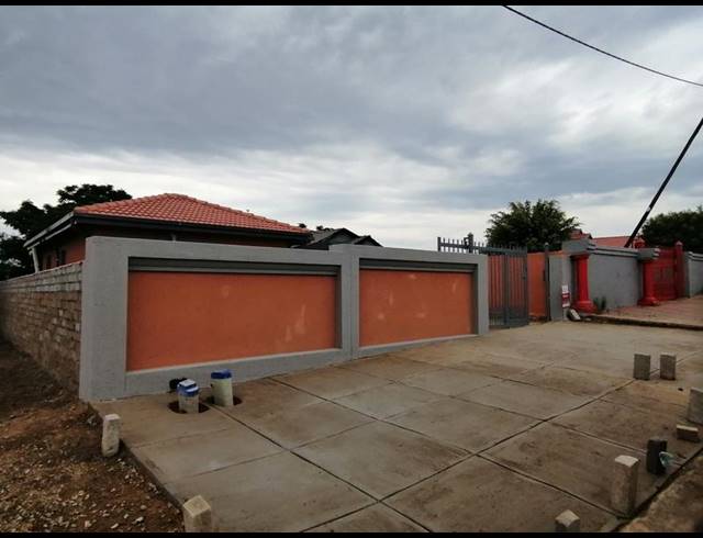 3 BEDROOM HOUSE FOR SALE IN MABOPANE UNIT S